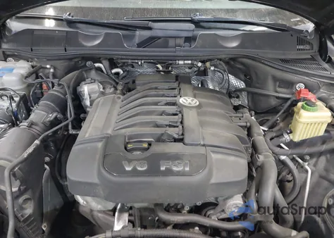 2017 Volkswagen Touareg V6 Wolfsburg Edition z USA, uszkodzony, nr VIN WVGRF7BP2HD005662